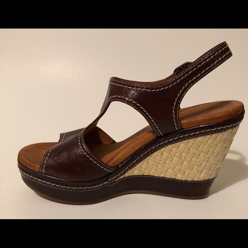 Naya “Eternal” wedge sandal